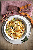 Ravioli mit Kapaunfüllung, Artischocken und Haselnüssen zu Weihnachten