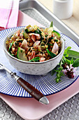 Salad with fried sprouts of lentils and chickpeas, as well as bacon, cucumber and spinach