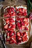 Strawberry pretzel cake