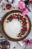 Sour cream tart with fresh berries