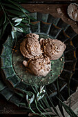 Schokoladen-Haselnuss-Eis