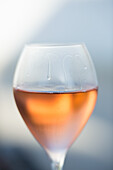 A glass of rosé champagne