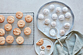 Almond and cinnamon macaroons