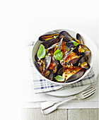 Mussels in tomato-chili sauce