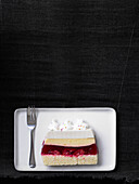 Glam-Trifle-Slice - süsse Terrine mit Himbeergelee, Custard und Mascarponecreme