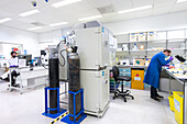 Compact carbon dioxide incubators in a cancer laboratory