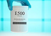 Container of the food additive E500