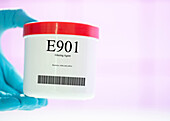 Container of the food additive E901
