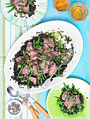 Gegrilltes Bavette-Steak mit Soja, Limette, Kreuzkümmel und schwarzen Beluga-Linsen