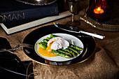 Asparagus with a poached egg