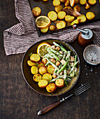 Vegane Ofenkartoffeln mit cremigem Bohnensalat