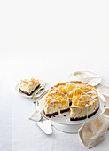 Cheesecake mit Ananas und Schokoboden