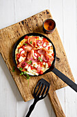 Omelette pizza with Serrano ham