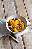 Ingwer-Dattel-Porridge mit Orange