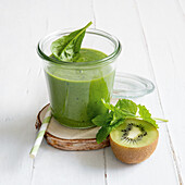 Green kombucha smoothie