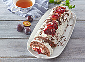Mascarpone cake roll with plums