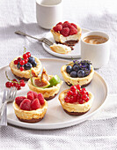 Mini cheesecakes with fruit
