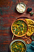 Curry-Linsensuppe mit Truthahnfleisch und Grünkohl