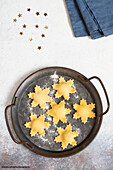 Ravioli mit Crescenza-Käse und Artischocken zu Weihnachten (küchenfertig)