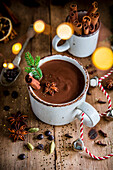 Heiße Schokolade mit Gewürzen