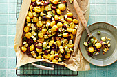 Vegan gnocchi with courgette and olives from the tray