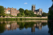 Blick auf den Fluss Severn in Richtung Worcester Cathedral, Worcester, Worcestershire, England, Vereinigtes Königreich, Europa