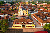 Luftaufnahme der Kirche La Inmaculada Concepcion, Mompox, UNESCO-Welterbestätte, Kolumbien, Südamerika