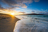 Sonnenuntergang am Strand von Luskentyre, Isle of Harris, Äußere Hebriden, Schottland, Vereinigtes Königreich, Europa