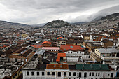 Die Stadt Quito von der Basilika des Nationalen Gelübdes (Baslica del Voto Nacional) aus gesehen, Quito, Ecuador, Südamerika