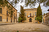 Blick auf das Rathaus in der Altstadt von Alcudia, Alcudia, Mallorca, Balearen, Spanien, Mittelmeer, Europa