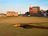 Der Old Course und der Royal And Ancient Golf Club in St. Andrews, Fife, Schottland, Vereinigtes Königreich, Europa