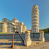 Kathedrale Santa Maria Assunta und Schiefer Turm von Pisa, Piazza dei Miracoil, UNESCO-Weltkulturerbe, Pisa, Toskana, Italien, Europa