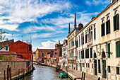 Blick auf den Rio della Madonna dell'Orto mit typischen venezianischen Häusern, Venedig, UNESCO-Weltkulturerbe, Venetien, Italien, Europa