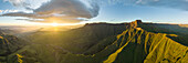 Morgendämmerung, Drakensberge, Royal Natal National Park, Provinz KwaZulu-Natal, Südafrika, Afrika