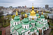 The golden domes of the St. Sophia Cathedral complex, UNESCO World Heritage Site, Kyiv (Kiev), Ukraine, Europe