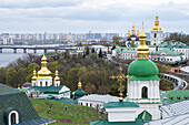 Blick auf die goldverzierten Kirchen von Kiew Pechersk Lawra, UNESCO-Weltkulturerbe, Kiew (Kiev), Ukraine, Europa