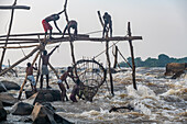 Eingeborene Fischer vom Stamm der Wagenya, Kongo-Fluss, Kisangani, Demokratische Republik Kongo, Afrika