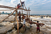 Indigenous fishermen from the Wagenya tribe, Congo River, Kisangani, Democratic Republic of the Congo, Africa
