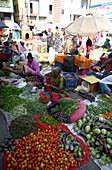 Busy morning vegetable market in the town centre, Dwarka, Gujarat, India, Asia