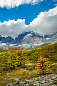 Berge um Valle Frances (Valle del Frances) im Herbst, Torres del Paine National Park, Patagonien, Chile, Südamerika