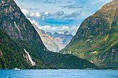 Bowen Falls, Milford Sound, Fiordland National Park, UNESCO Weltkulturerbe, Südinsel, Neuseeland, Pazifik