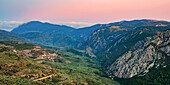 Landschaft des Pleistos-Tals in der Abenddämmerung, Delphi, Phokis, Griechenland, Europa
