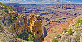 Eine Felsspitze, die sich von der Felswand westlich von Zuni Point am Grand Canyon abhebt, Grand Canyon National Park, UNESCO-Weltnaturerbe, Arizona, Vereinigte Staaten von Amerika, Nordamerika