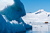 National Geographic Expeditions, Ponant Gäste erkunden die Bucht von Larsen Inlet, Weddellmeer, Antarktis, Polarregionen