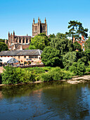 Die Kathedrale von Hereford und der Fluss Wye, Hereford, Herefordshire, England, Vereinigtes Königreich, Europa