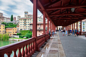 Der Fluss Brenta und die alte Brücke, Bassano del Grappa, Vicenza, UNESCO-Weltkulturerbe, Venetien, Italien, Europa