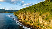 Kalksteinfelsen bei Sonnenuntergang, Rurutu, Austral-Inseln, Französisch-Polynesien, Südpazifik, Pazifik