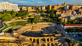 Luftaufnahme des römischen Amphitheaters, Tarraco (Tarragona), UNESCO-Weltkulturerbe, Katalonien, Spanien, Europa