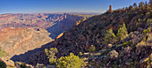 Der Desert View Watchtower am Grand Canyon von den Klippen östlich des Navajo Point aus gesehen, Grand Canyon National Park, UNESCO-Weltkulturerbe, Arizona, Vereinigte Staaten von Amerika, Nordamerika
