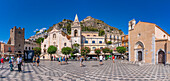 Blick auf die Chiesa di San Giuseppe auf der Piazza IX Aprile in Taormina, Taormina, Sizilien, Italien, Mittelmeer, Europa
